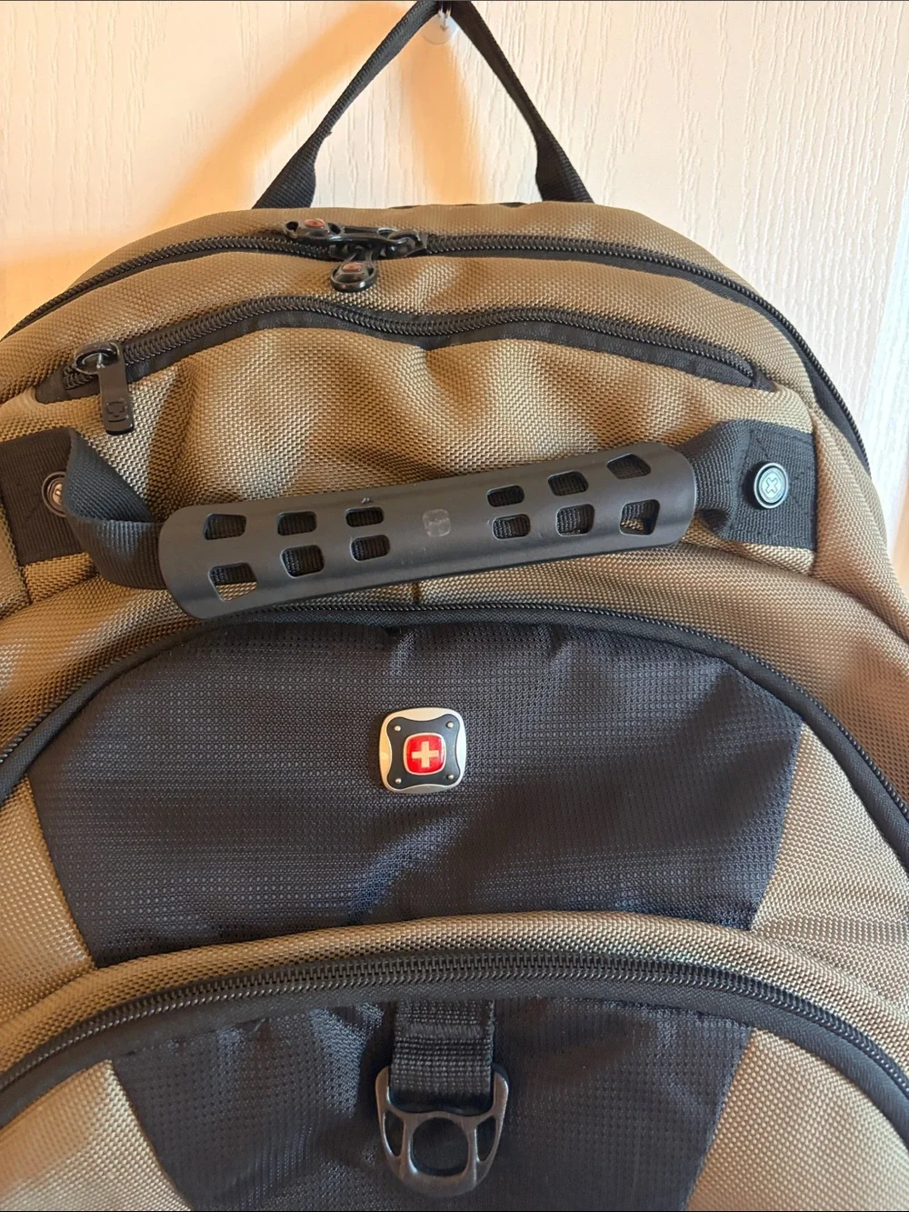 SwissGear Pulsar 16